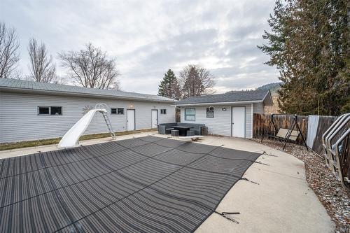 633 Pineview Drive, Kaleden, BC - Outdoor With Exterior