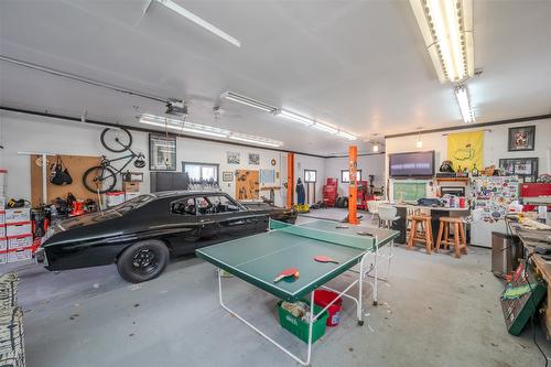 633 Pineview Drive, Kaleden, BC - Indoor Photo Showing Garage