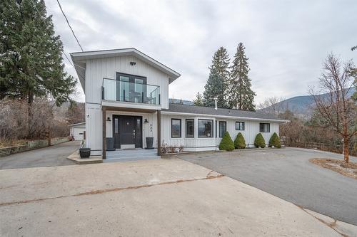 633 Pineview Drive, Kaleden, BC - Outdoor With Facade