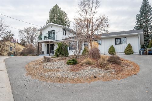 633 Pineview Drive, Kaleden, BC - Outdoor With Facade