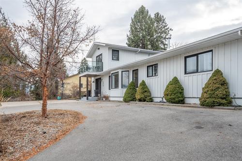 633 Pineview Drive, Kaleden, BC - Outdoor With Facade