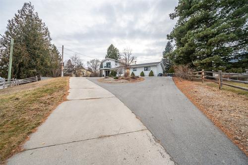 633 Pineview Drive, Kaleden, BC - Outdoor