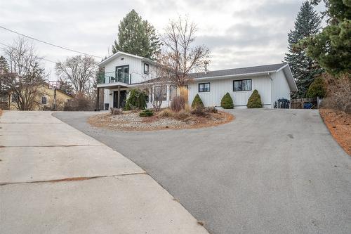 633 Pineview Drive, Kaleden, BC - Outdoor With Facade