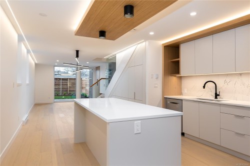 1-1417 May St, Victoria, BC 