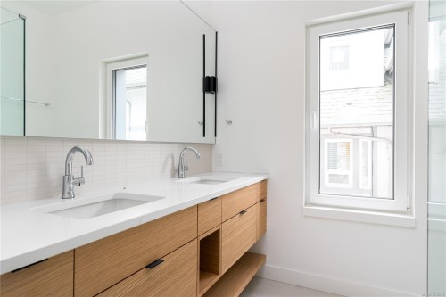 1-1417 May St, Victoria, BC 