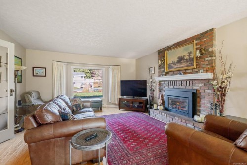 2617 Lancelot Pl, Central Saanich, BC 