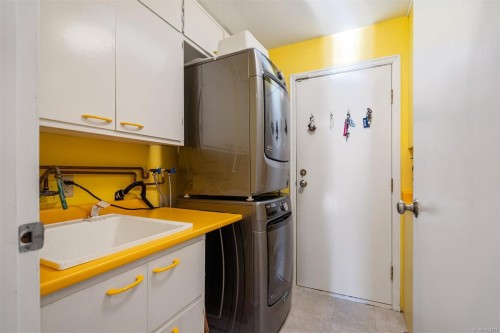 2617 Lancelot Pl, Central Saanich, BC 