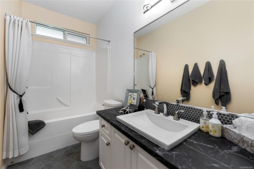 7952 Polo Park Cres, Central Saanich, BC 