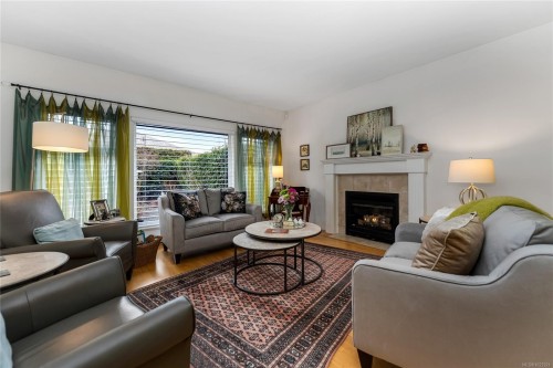 7952 Polo Park Cres, Central Saanich, BC 