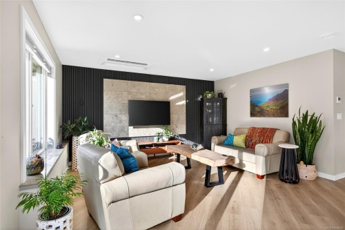 13-295 Lower Ganges Rd, Salt Spring, BC 