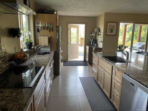 1680 Peligren Pl, Qualicum Beach, BC 