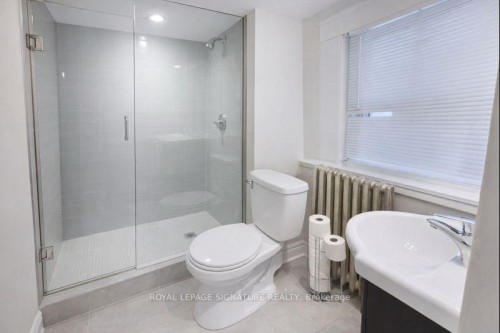 74 Kenilworth Avenue S, Hamilton, ON - Indoor Photo Showing Bathroom