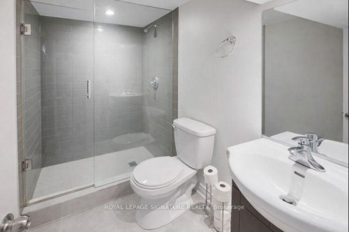 74 Kenilworth Avenue S, Hamilton, ON - Indoor Photo Showing Bathroom