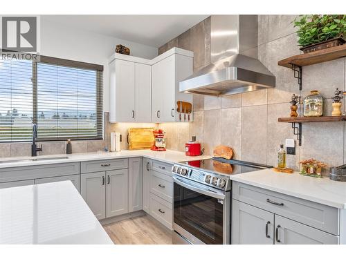 714 Lake Court, West Kelowna, BC - Indoor Photo Showing Kitchen