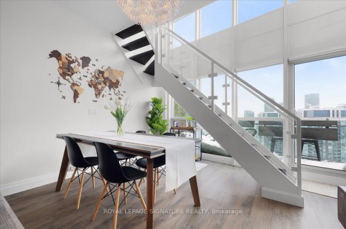 2903-155 Legion Road N, Toronto, ON - Indoor Photo Showing Dining Room