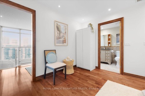 2903-155 Legion Road N, Toronto, ON - Indoor