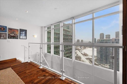 2903-155 Legion Road N, Toronto, ON - Indoor Photo Showing Other Room