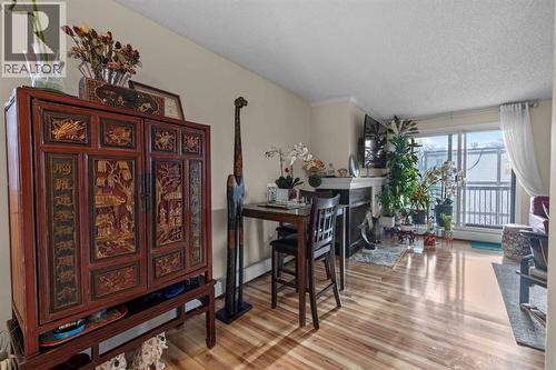 301, 305 25 Avenue Sw, Calgary, AB - Indoor Photo Showing Other Room