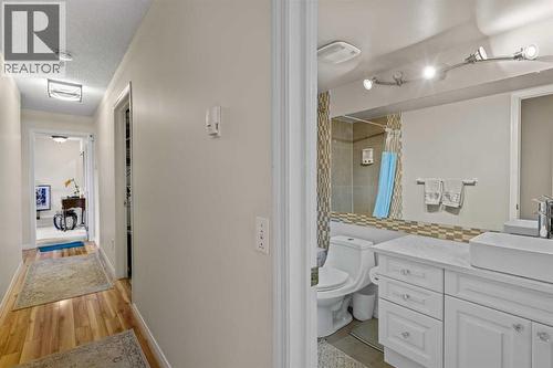 301, 305 25 Avenue Sw, Calgary, AB - Indoor Photo Showing Bathroom