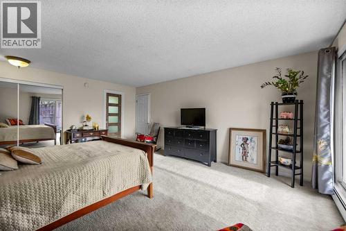 301, 305 25 Avenue Sw, Calgary, AB - Indoor Photo Showing Bedroom