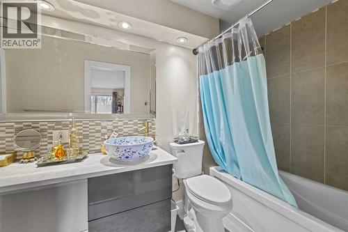 En-suite - 301, 305 25 Avenue Sw, Calgary, AB - Indoor Photo Showing Bathroom