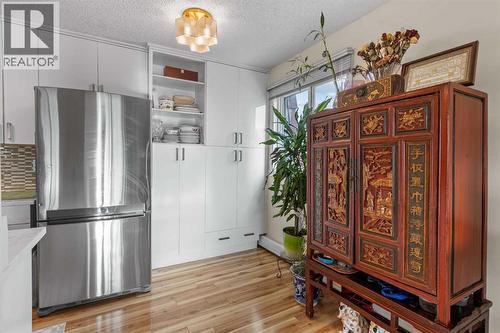 301, 305 25 Avenue Sw, Calgary, AB - Indoor