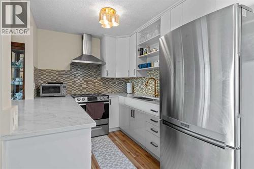 301, 305 25 Avenue Sw, Calgary, AB - Indoor Photo Showing Kitchen With Double Sink With Upgraded Kitchen