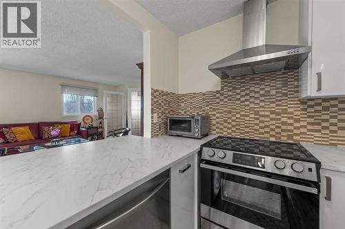 301, 305 25 Avenue Sw, Calgary, AB - Indoor Photo Showing Kitchen