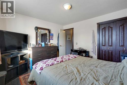 312 Pinegreen Close Ne, Calgary, AB - Indoor Photo Showing Bedroom