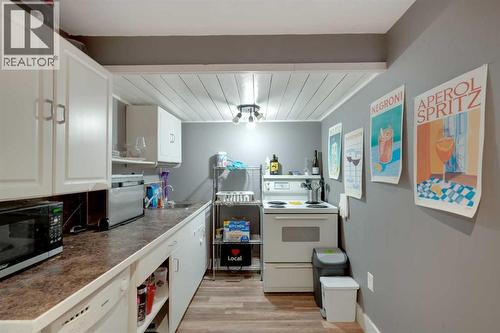 312 Pinegreen Close Ne, Calgary, AB - Indoor Photo Showing Kitchen
