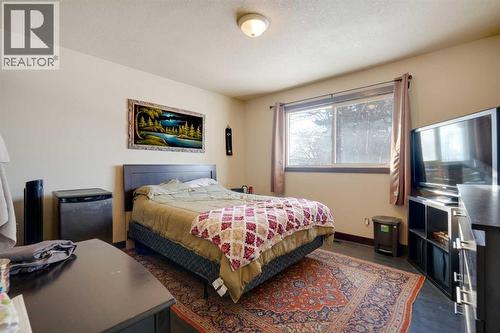 312 Pinegreen Close Ne, Calgary, AB - Indoor Photo Showing Bedroom