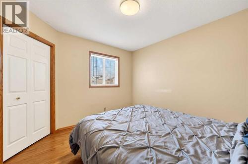 30 Tuscarora Way Nw, Calgary, AB - Indoor Photo Showing Bedroom