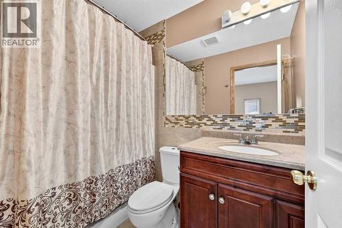 30 Tuscarora Way Nw, Calgary, AB - Indoor Photo Showing Bathroom