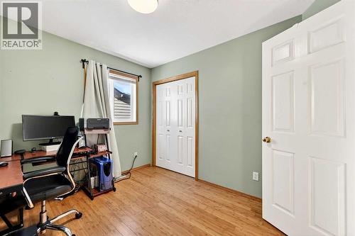 30 Tuscarora Way Nw, Calgary, AB - Indoor Photo Showing Office