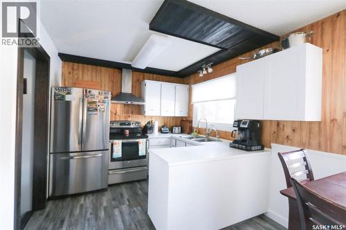 91 Collacott Drive, Yorkton, SK - Indoor Photo Showing Kitchen With Double Sink