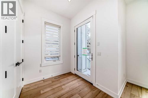 923 36A Street Nw, Calgary, AB - Indoor Photo Showing Other Room