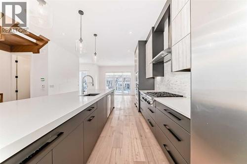 923 36A Street Nw, Calgary, AB - Indoor Photo Showing Kitchen With Upgraded Kitchen