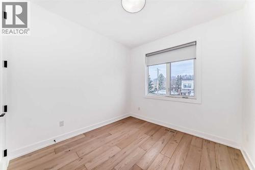 923 36A Street Nw, Calgary, AB - Indoor Photo Showing Other Room