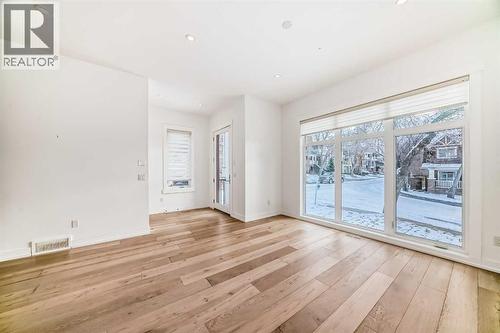 923 36A Street Nw, Calgary, AB - Indoor Photo Showing Other Room