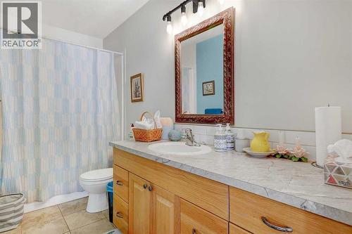 706 7 Street, Beaverlodge, AB - Indoor Photo Showing Bathroom