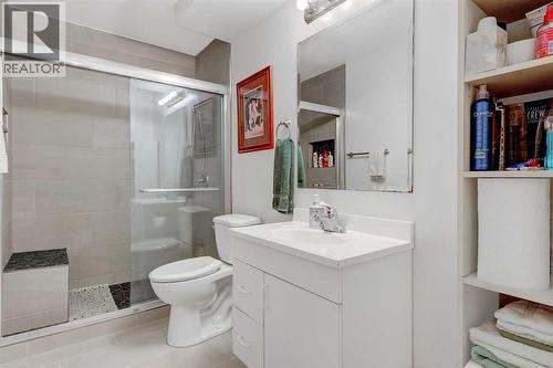 706 7 Street, Beaverlodge, AB - Indoor Photo Showing Bathroom