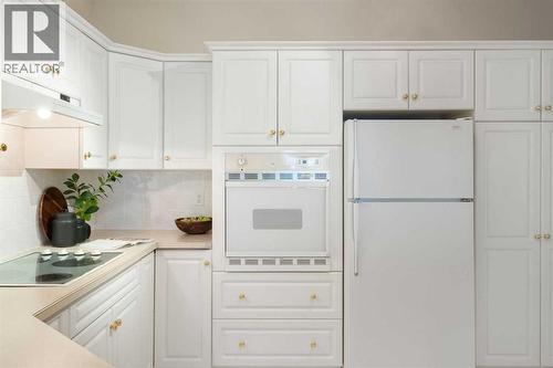 404, 2422 Erlton Street Sw, Calgary, AB - Indoor Photo Showing Kitchen