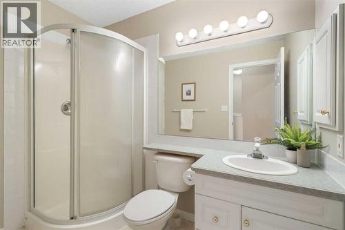 404, 2422 Erlton Street Sw, Calgary, AB - Indoor Photo Showing Bathroom