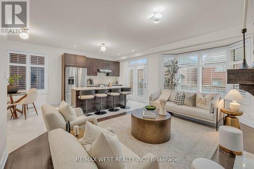 79 Algoma Drive, Vaughan, ON - Indoor Photo Showing Living Room