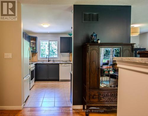5144 25Th Siderd, Essa, ON - Indoor Photo Showing Kitchen