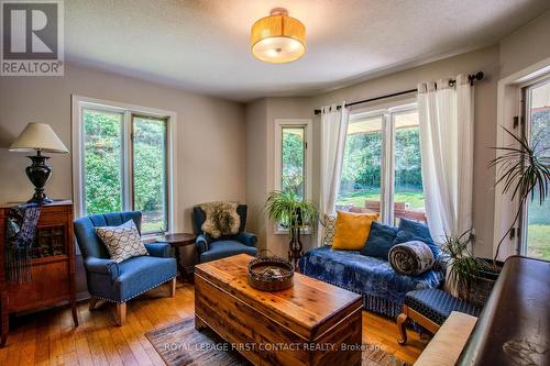 5144 25Th Siderd, Essa, ON - Indoor Photo Showing Living Room