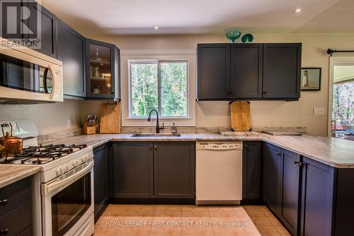 5144 25Th Siderd, Essa, ON - Indoor Photo Showing Kitchen