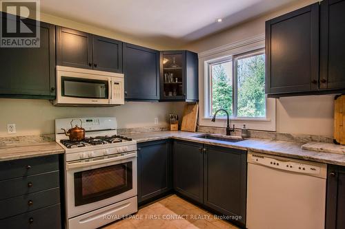 5144 25Th Siderd, Essa, ON - Indoor Photo Showing Kitchen