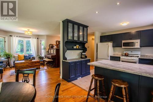 5144 25Th Siderd, Essa, ON - Indoor Photo Showing Kitchen