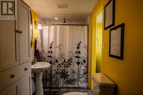 5144 25Th Siderd, Essa, ON - Indoor Photo Showing Bathroom